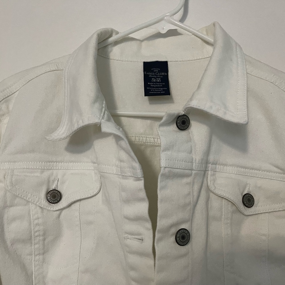 NWOT FadedGlory XL L/S White Demin Jacket